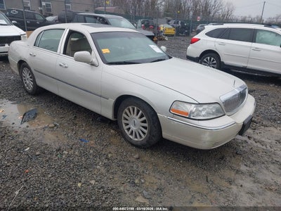 LINCOLN TOWN CAR 2004