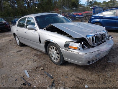 LINCOLN TOWN CAR 2010