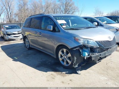 TOYOTA SIENNA 2011