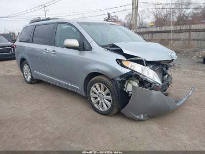 TOYOTA SIENNA 2015