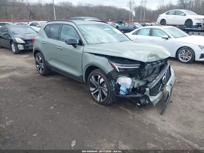 VOLVO XC40 2025