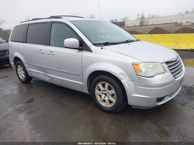 CHRYSLER TOWN & COUNTRY 2010