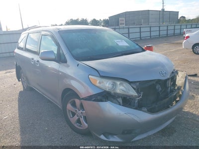 TOYOTA SIENNA 2011