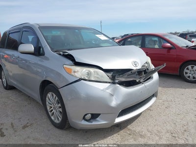 TOYOTA SIENNA 2015