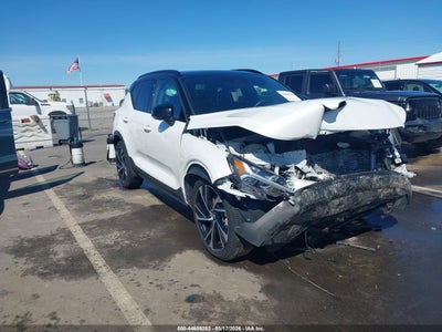 VOLVO XC40 2022