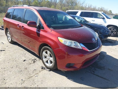 TOYOTA SIENNA 2012