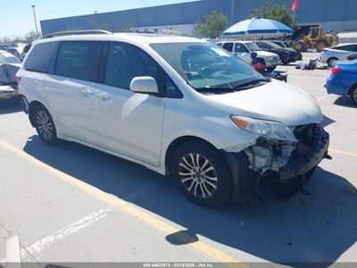 TOYOTA SIENNA 2018