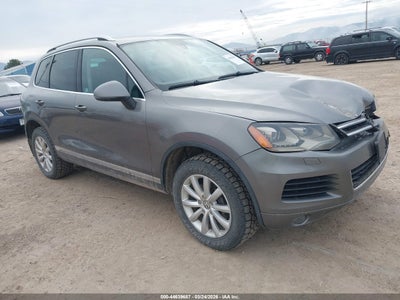 VOLKSWAGEN TOUAREG 2012