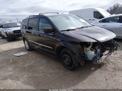 CHRYSLER TOWN & COUNTRY 2016
