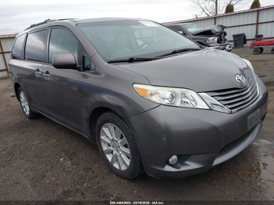 TOYOTA SIENNA 2013