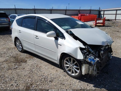 TOYOTA PRIUS V 2013