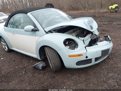 VOLKSWAGEN NEW BEETLE 2010