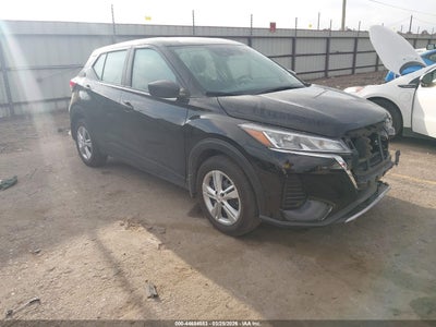 NISSAN KICKS PLAY 2025