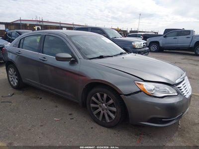 CHRYSLER 200 2013