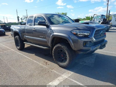 TOYOTA TACOMA 2018