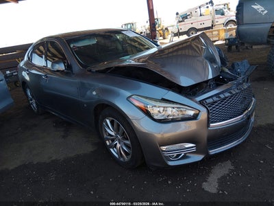 INFINITI Q70 2015