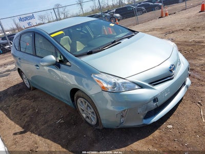 TOYOTA PRIUS V 2014