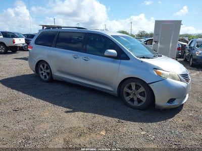 TOYOTA SIENNA 2011