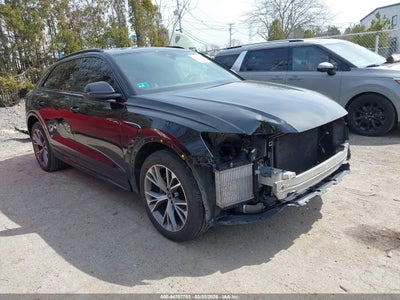 AUDI Q8 2021