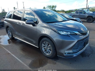 TOYOTA SIENNA 2021