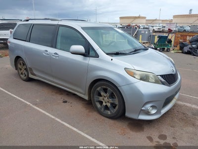 TOYOTA SIENNA 2011