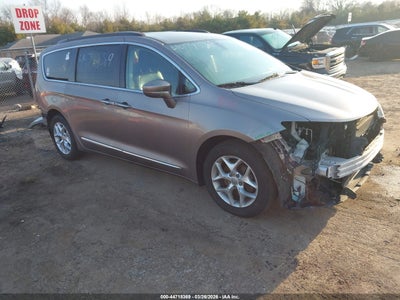 CHRYSLER PACIFICA 2017