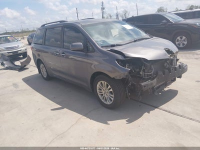 TOYOTA SIENNA 2017