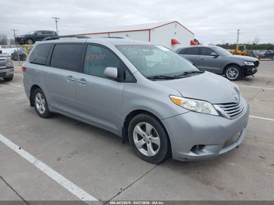 TOYOTA SIENNA 2016