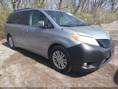 TOYOTA SIENNA 2012