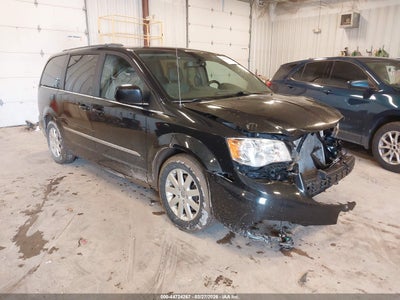 CHRYSLER TOWN & COUNTRY 2016