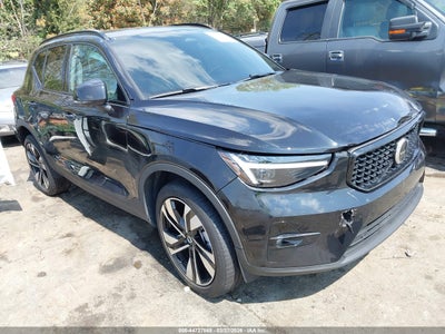 VOLVO XC40 2024