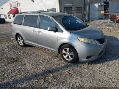 TOYOTA SIENNA 2011