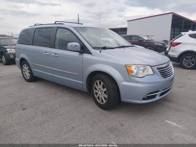 CHRYSLER TOWN & COUNTRY 2016