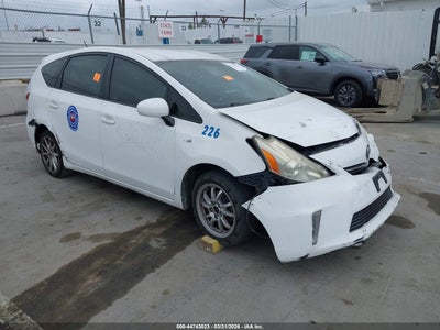 TOYOTA PRIUS V 2014