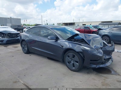 TESLA MODEL 3 2022