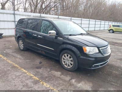 CHRYSLER TOWN & COUNTRY 2011