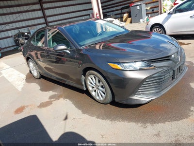 TOYOTA CAMRY 2019