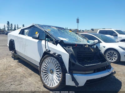 TESLA CYBERTRUCK 2025