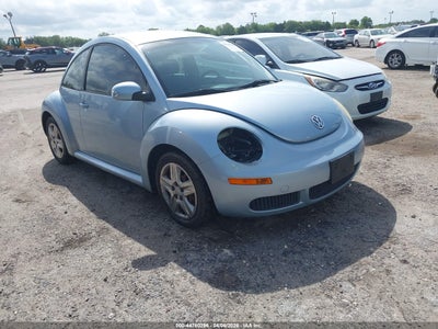 VOLKSWAGEN NEW BEETLE 2010