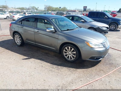 CHRYSLER 200 2013