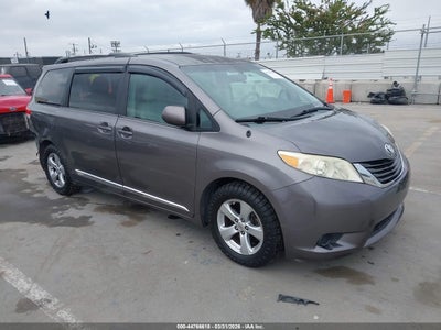 TOYOTA SIENNA 2013