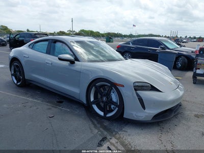 PORSCHE TAYCAN 2021