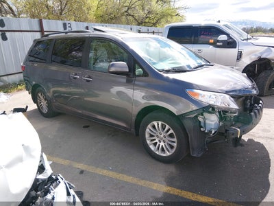 TOYOTA SIENNA 2017