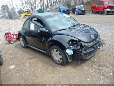 VOLKSWAGEN NEW BEETLE 2010