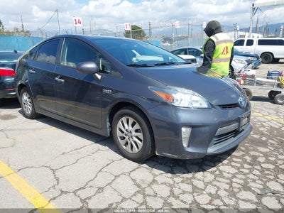 TOYOTA PRIUS PLUG-IN 2014