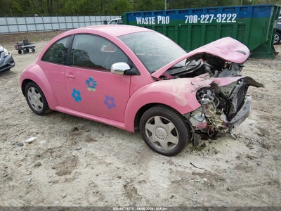 VOLKSWAGEN NEW BEETLE 2010