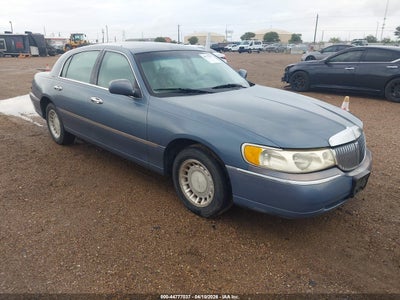 LINCOLN TOWN CAR 2000