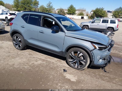 VOLVO XC40 2023