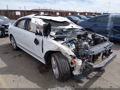 VOLKSWAGEN PASSAT 2013