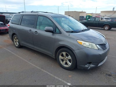 TOYOTA SIENNA 2011